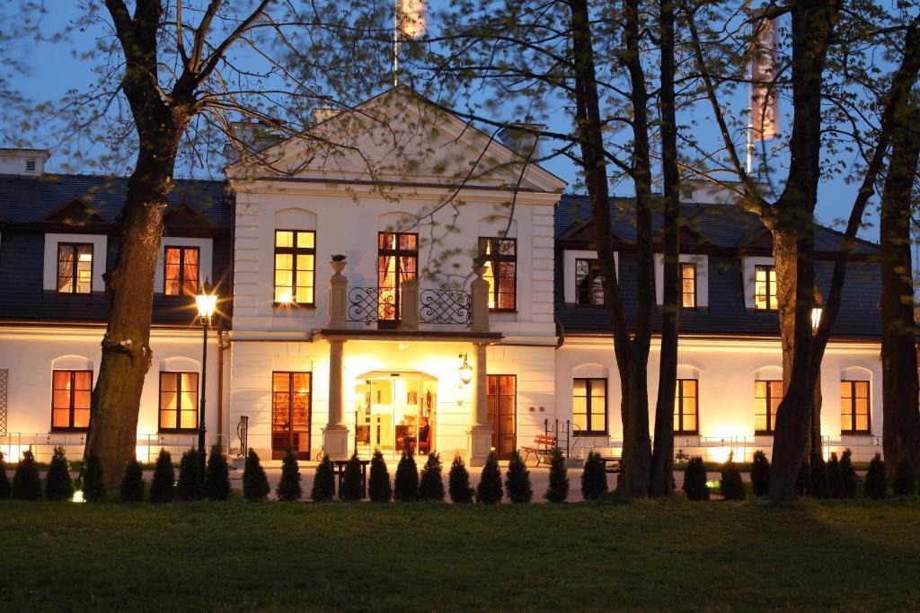 Hotel Dwor Kosciuszko Krasków Dış mekan fotoğraf